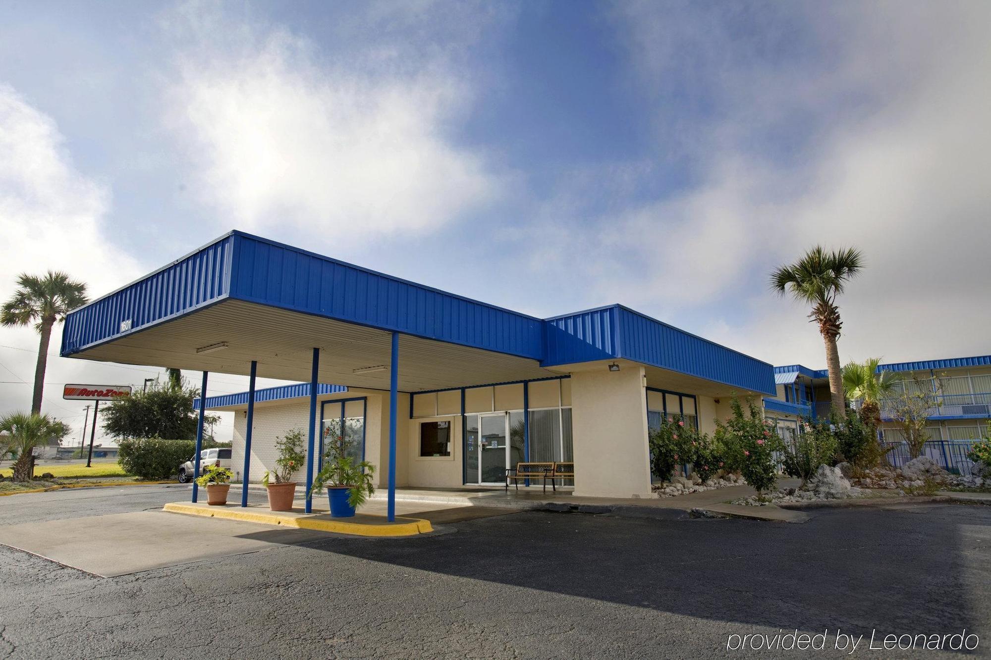 Executive Inn & Suites Beeville Экстерьер фото