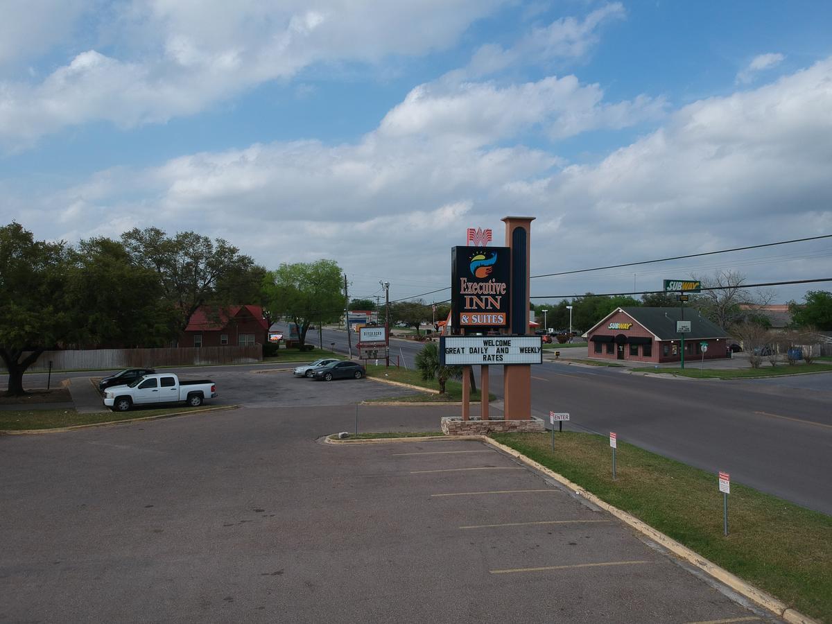 Executive Inn & Suites Beeville Экстерьер фото